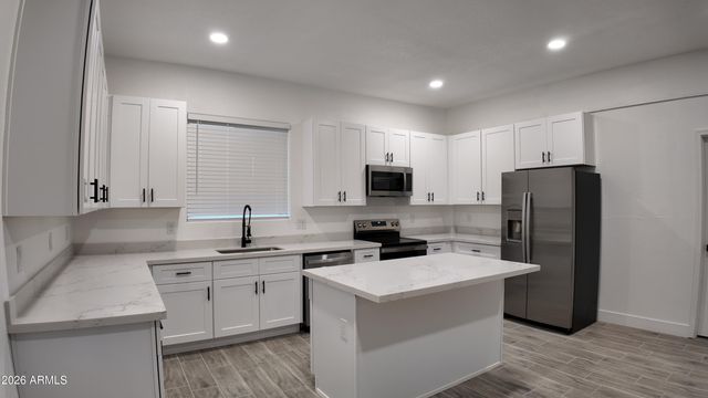 1109 W BROADWAY Road B, Phoenix, AZ 85041