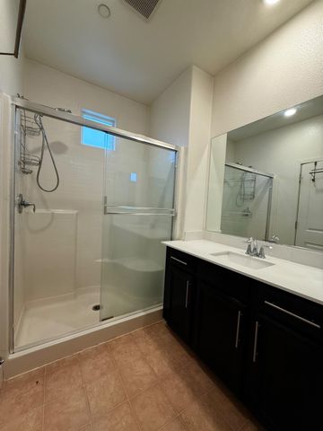 3894 E Commerce Way, Sacramento, CA 95834