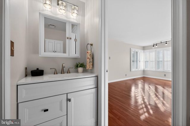 18 TENBY CHASE DR, Voorhees, NJ 08043