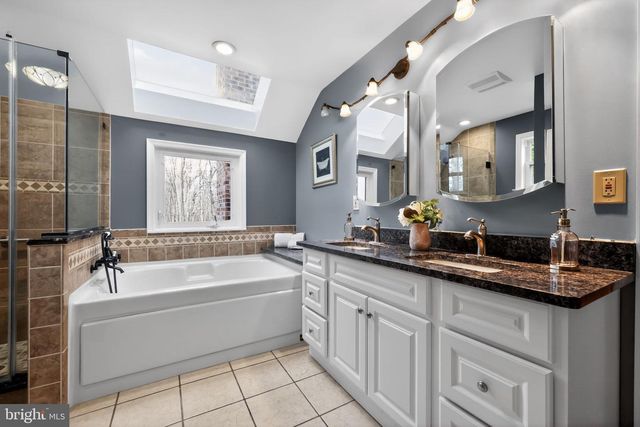 18 TENBY CHASE DR, Voorhees, NJ 08043