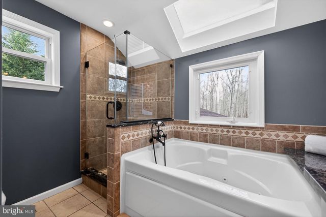 18 TENBY CHASE DR, Voorhees, NJ 08043