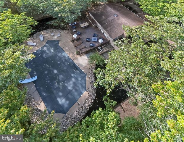 18 TENBY CHASE DR, Voorhees, NJ 08043