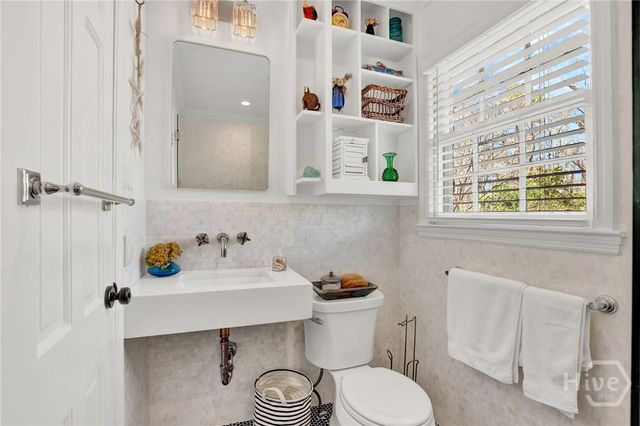 4 Club Circle, Savannah, GA 31406