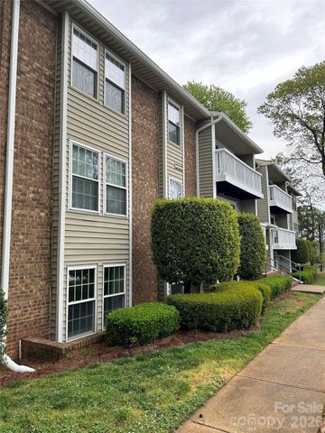 1645 Arlyn Circle M, Charlotte, NC 28213