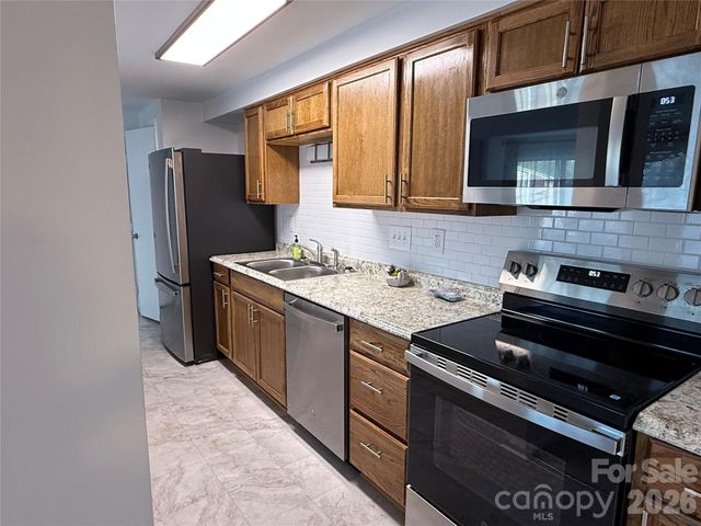 1645 Arlyn Circle M, Charlotte, NC 28213