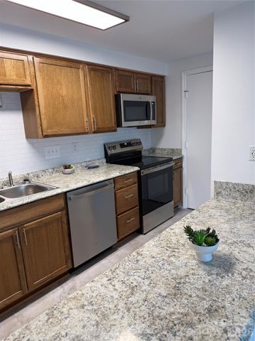 1645 Arlyn Circle M, Charlotte, NC 28213
