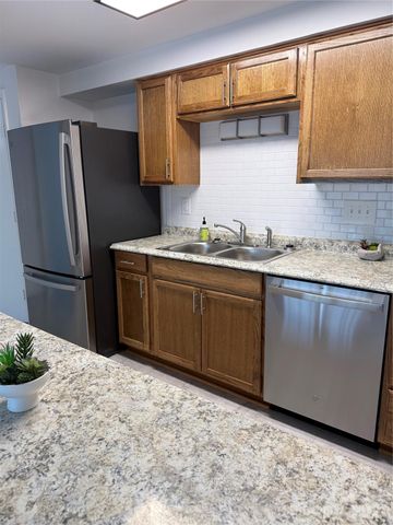 1645 Arlyn Circle M, Charlotte, NC 28213