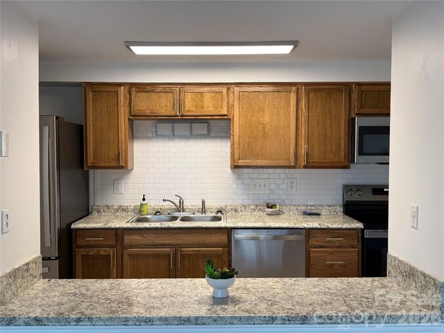 1645 Arlyn Circle M, Charlotte, NC 28213