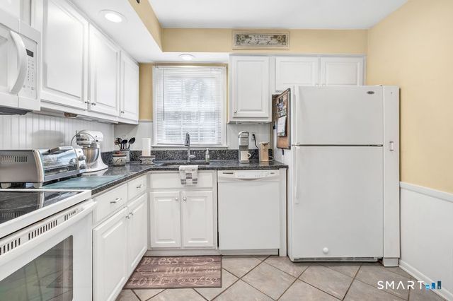 52 Robin Lane, Fairfield, CT 06824