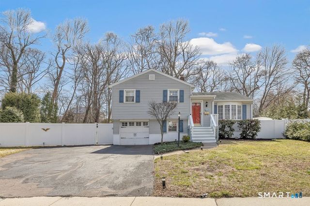 52 Robin Lane, Fairfield, CT 06824