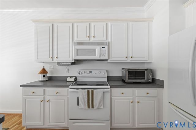 8825 Torrey Pines Dr, Chesterfield, VA 23832