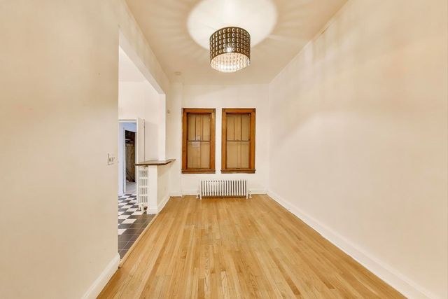 902 S Claremont Avenue, Chicago, IL 60612