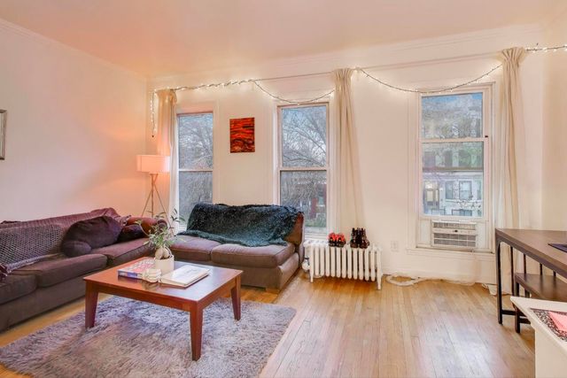 902 S Claremont Avenue, Chicago, IL 60612