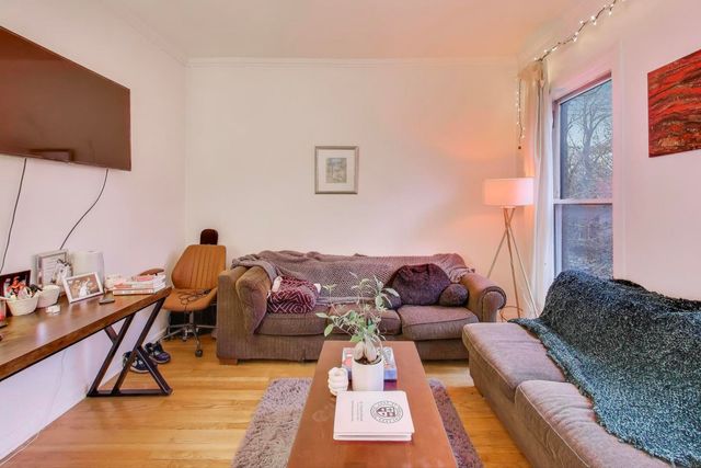 902 S Claremont Avenue, Chicago, IL 60612