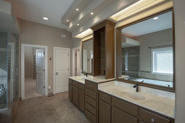 2801 N Lentz Road, Independence, MO 64058