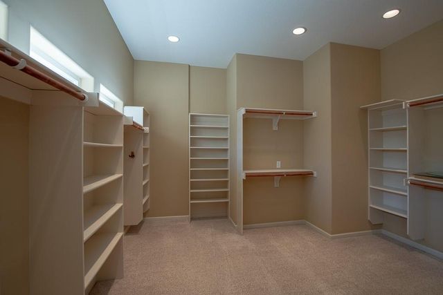 2801 N Lentz Road, Independence, MO 64058