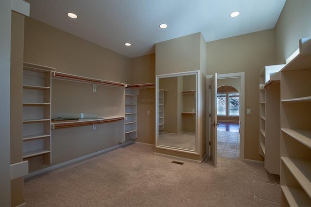 2801 N Lentz Road, Independence, MO 64058