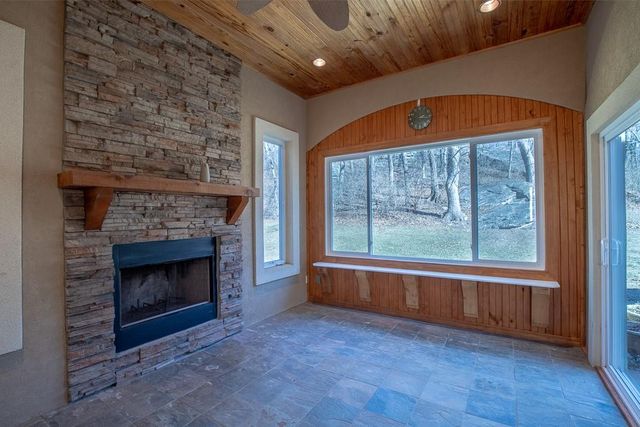 2801 N Lentz Road, Independence, MO 64058