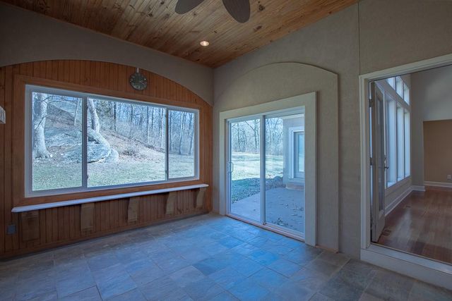 2801 N Lentz Road, Independence, MO 64058