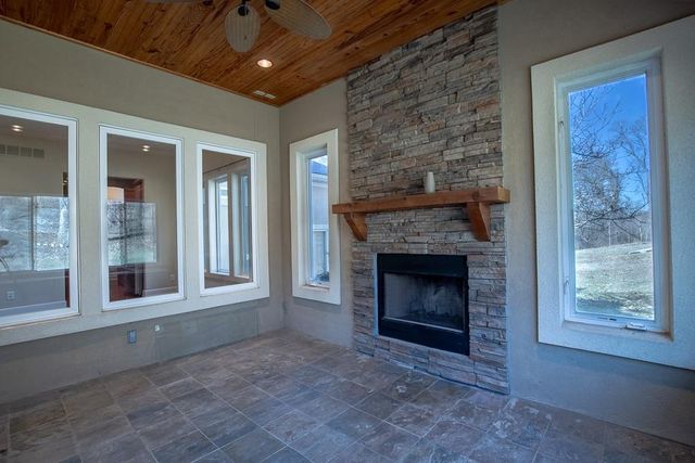 2801 N Lentz Road, Independence, MO 64058