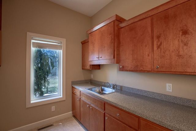 2801 N Lentz Road, Independence, MO 64058