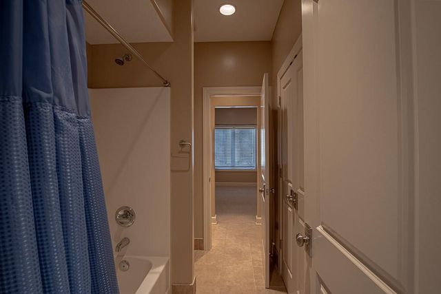 2801 N Lentz Road, Independence, MO 64058