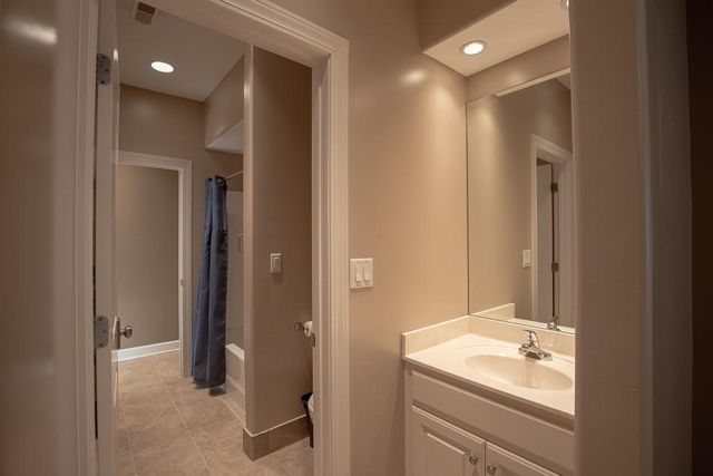 2801 N Lentz Road, Independence, MO 64058