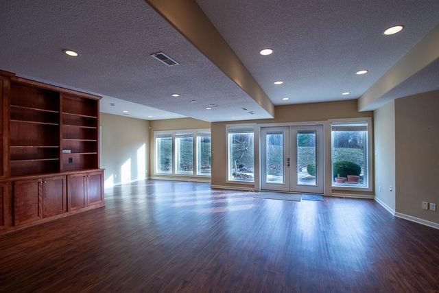 2801 N Lentz Road, Independence, MO 64058