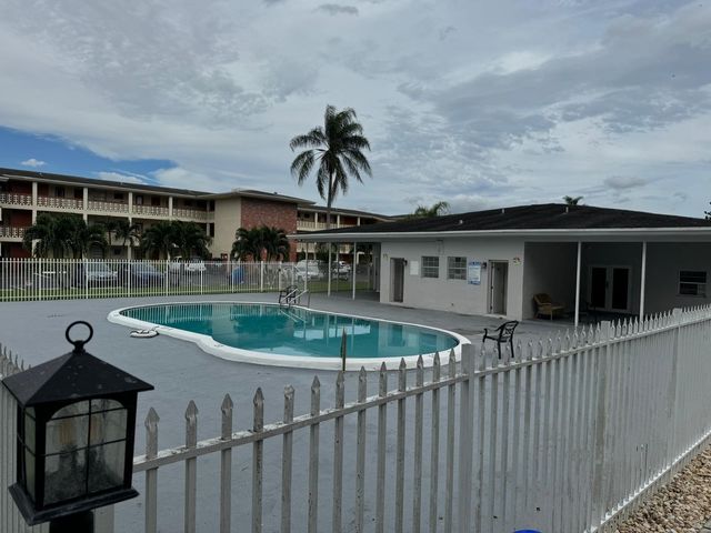 4730 NW 10TH Court 112, Plantation, FL 33313