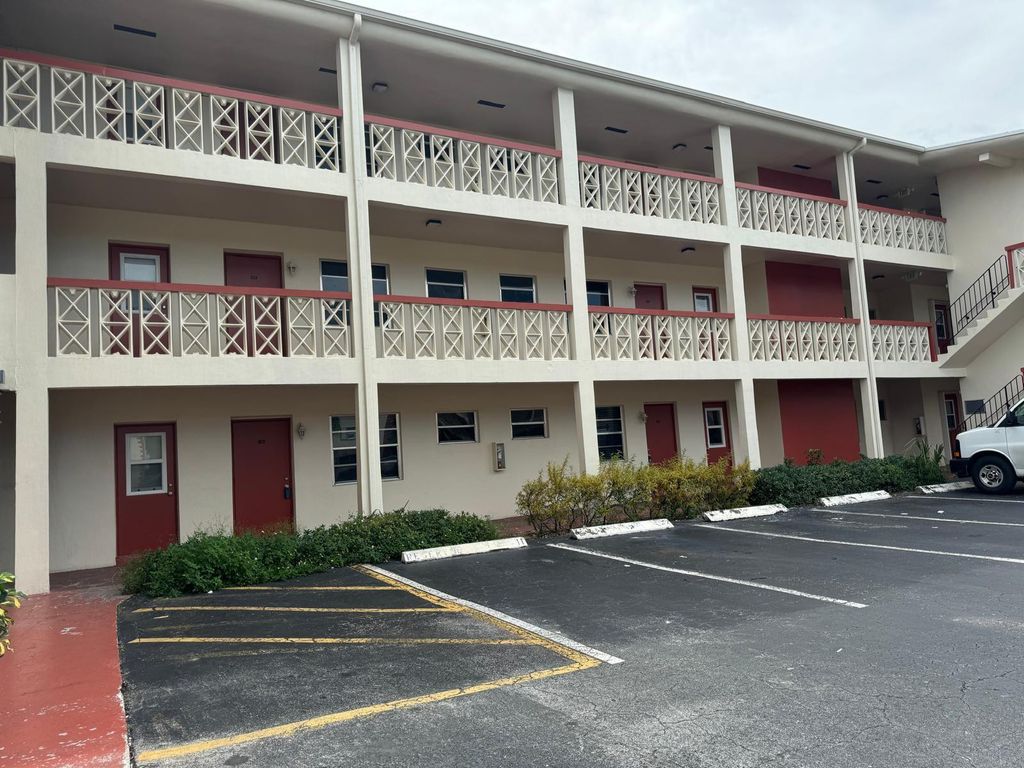 4730 NW 10TH Court 112, Plantation, FL 33313