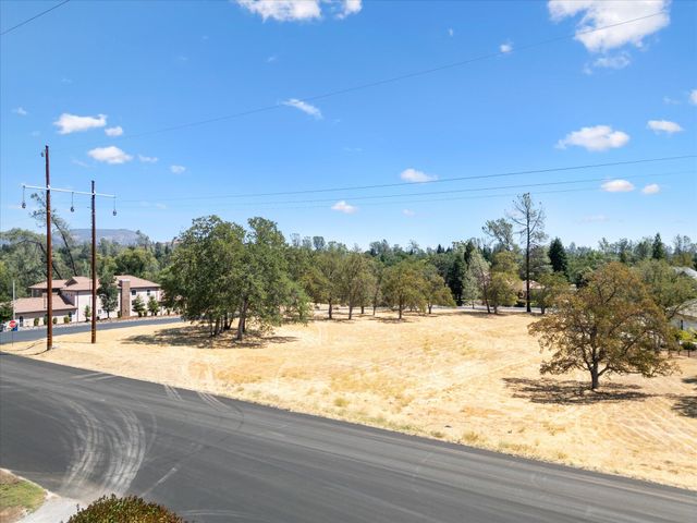 19623 San Vincente Drive, Redding, CA 96003