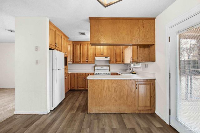 104 Thorndale Pl, Atmore, AL 36502