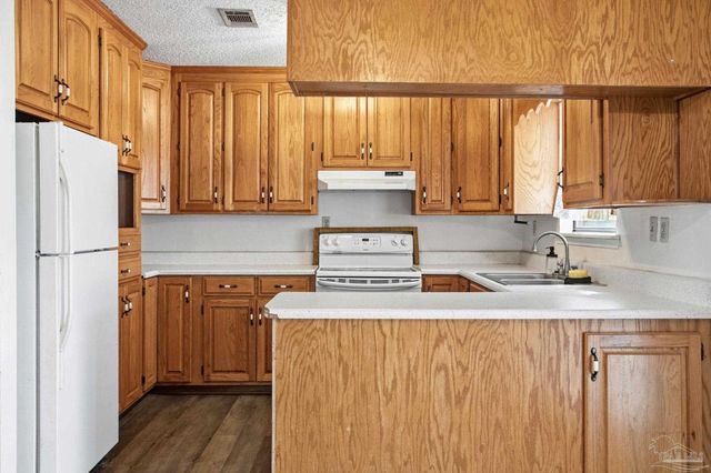 104 Thorndale Pl, Atmore, AL 36502