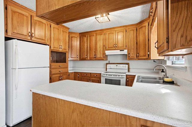 104 Thorndale Pl, Atmore, AL 36502