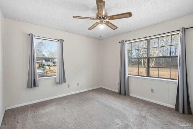 104 Thorndale Pl, Atmore, AL 36502