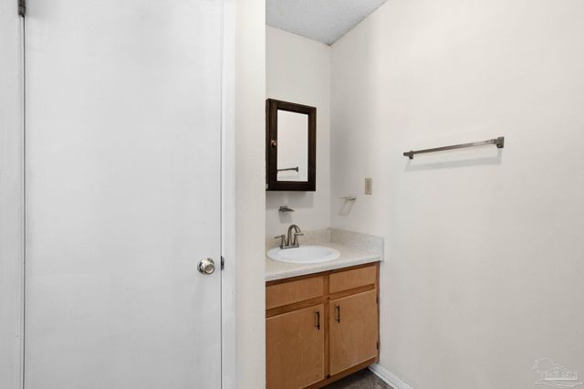 104 Thorndale Pl, Atmore, AL 36502