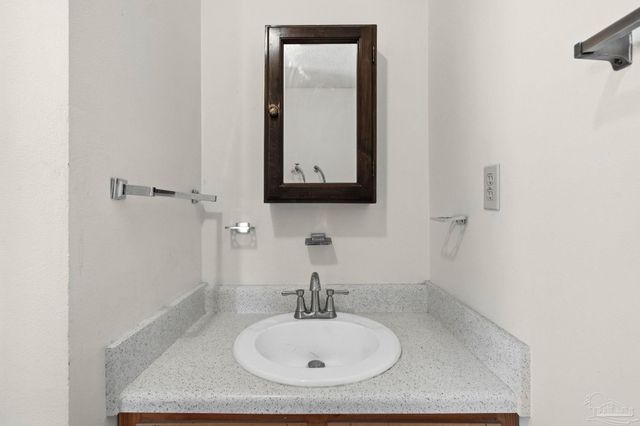 104 Thorndale Pl, Atmore, AL 36502