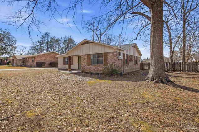 104 Thorndale Pl, Atmore, AL 36502