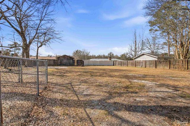 104 Thorndale Pl, Atmore, AL 36502