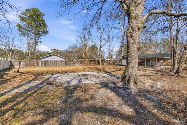 104 Thorndale Pl, Atmore, AL 36502
