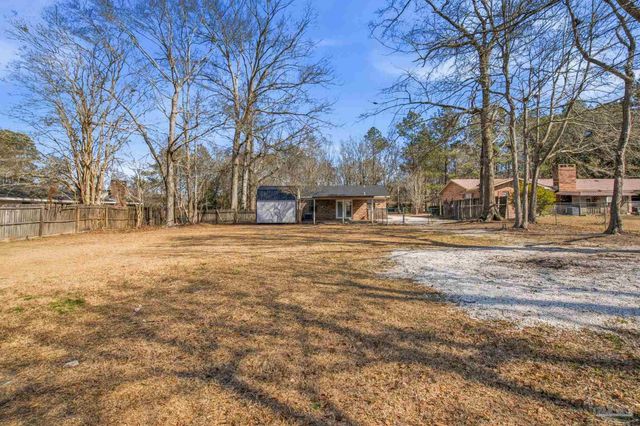 104 Thorndale Pl, Atmore, AL 36502