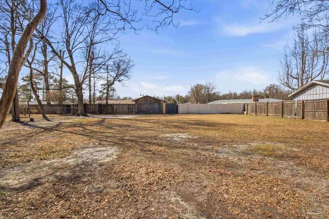 104 Thorndale Pl, Atmore, AL 36502