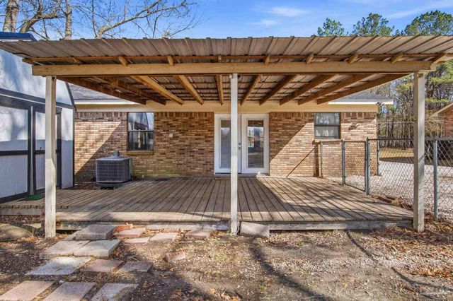 104 Thorndale Pl, Atmore, AL 36502