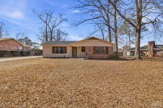 104 Thorndale Pl, Atmore, AL 36502
