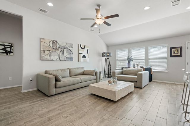 4302 Liberty LN, Lago Vista, TX 78645