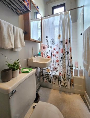 3765 N Kenmore Avenue 3W, Chicago, IL 60613