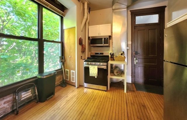 3765 N Kenmore Avenue 3W, Chicago, IL 60613
