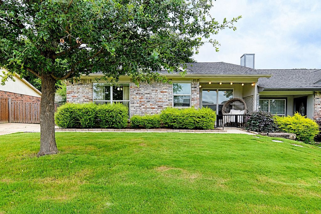 2926 Kathleen Lane, Euless, TX 76039