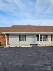 128 24th Street NW, Hickory, NC 28601