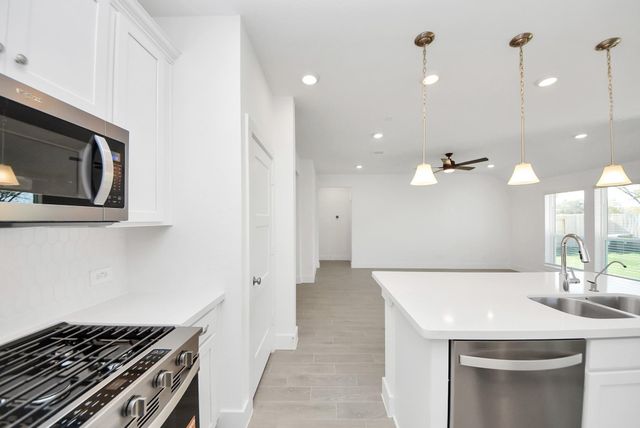 2788 Portugal Laurel Drive, Alvin, TX 77511